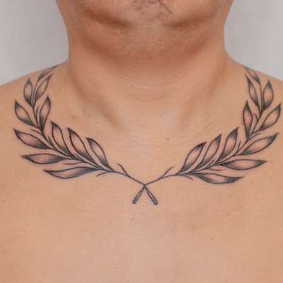 胸元の月桂樹リース(男性)(胸)