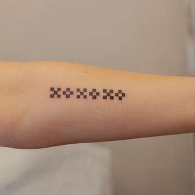 ピクセル文字 XOXOXO(前腕)