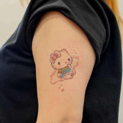 ハローキティの水彩ワンポイント(上腕)