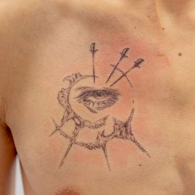 目と剣と茨のダークコンポジション(胸)