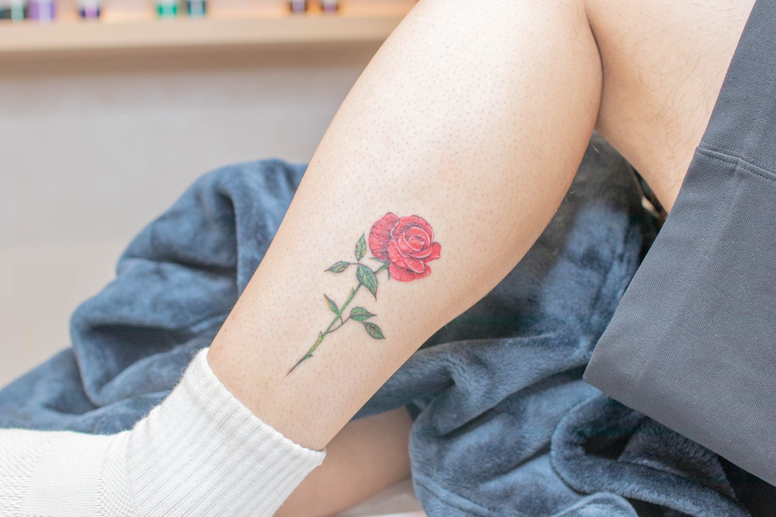一輪の赤い薔薇（ふくらはぎ）