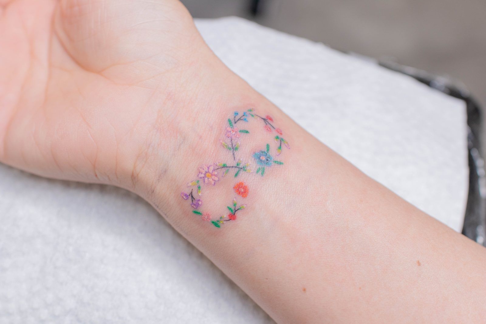 手首の花の輪（手首）