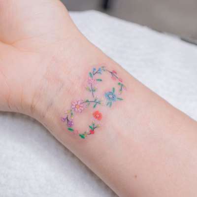 手首の花の輪(手首)