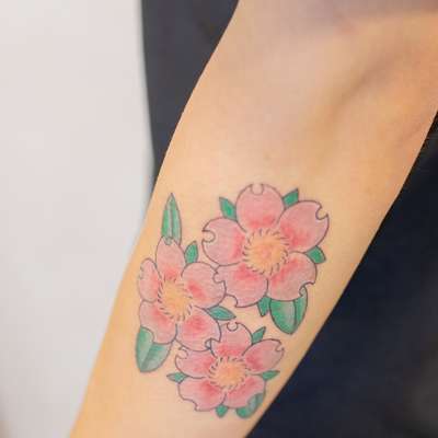 ピンクとブルーの花束(前腕)